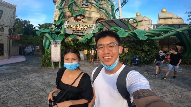 SINGAPORE'S UNIVERSAL STUDIOS ?? WHAT TO EXPECT + MORE! смотреть онлайн