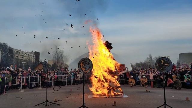 Масленица 2019 Белгород. Для тех кто не видел) #2019 #масленица2019 #чучело #сжигание #праздник смотреть онлайн