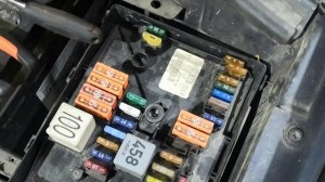 volkswagen jetta 5 2006г мерцают лампочки в щитке приборов при включении зажигания. Решено.