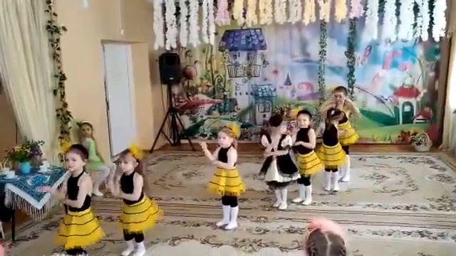 Праздник ко Дню 8 марта смотреть онлайн