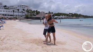 Романтичная бачата на берегу океана