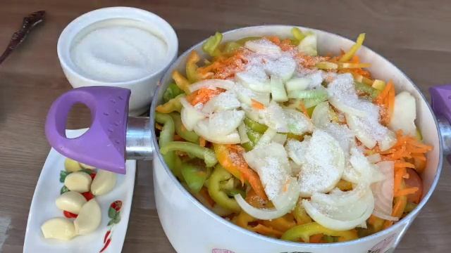 САЛАТ ИЗ ЗЕЛЕНЫХ ПОМИДОР