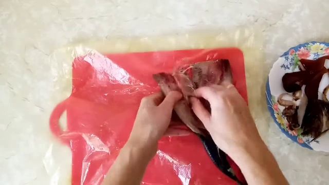 Как разделать селедку.Первый способ.