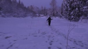 ЖИВЁМ КАК В СКАЗКЕ / ИЗБА У РЕКИ / ГЛУХАЯ ТАЙГА, ВОКРУГ НИ ДУШИ / РЫБАЛКА СО ЛЬДА В ГЛУХОЗИМЬЕ.