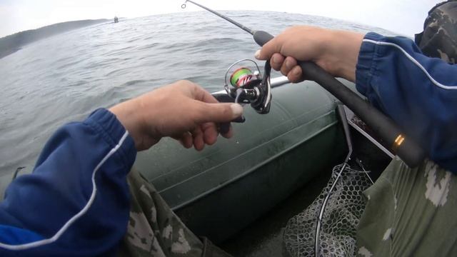 Ловля горбуши с лодки! Вкуснейшее блюдо на природе, ну и Миари! смотреть онлайн