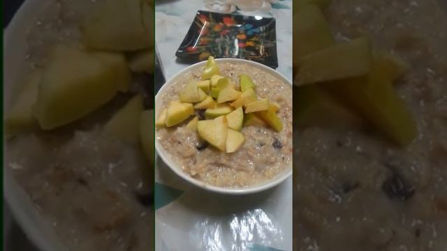 Каша с яблоками, финиками и изюмом на пятницу перед субботним голоданием на разгрузочный день смотреть онлайн