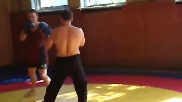 Russian powerlifter-box fighters training - Part four.AVI смотреть онлайн