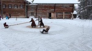 Ледовая карусель в музее "Малые Корелы"