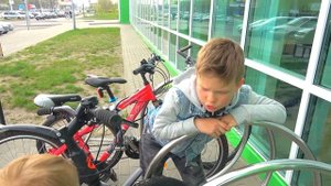 Саша поставил НА ПАУЗУ БРАТА. Брос шоу