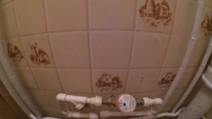 Подключение водяных счетчиков самому или с помощью специализированной фирмы?!