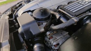бмв е60 n52b25A давит масло из под крышки масленного фильтра