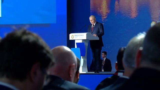 Как позорный МРОТ в 19 242 рубля называют "даром" для россиян // Беглый Комментарий смотреть онлайн