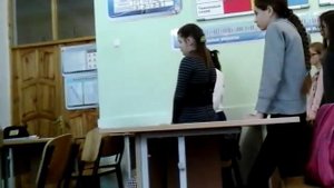 Учитель кричит на учеников