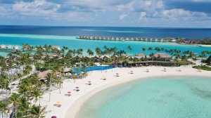 Hard Rock Hotel Maldives один из лучших и атмосферных отелей Мальдив для отдыха с детьми