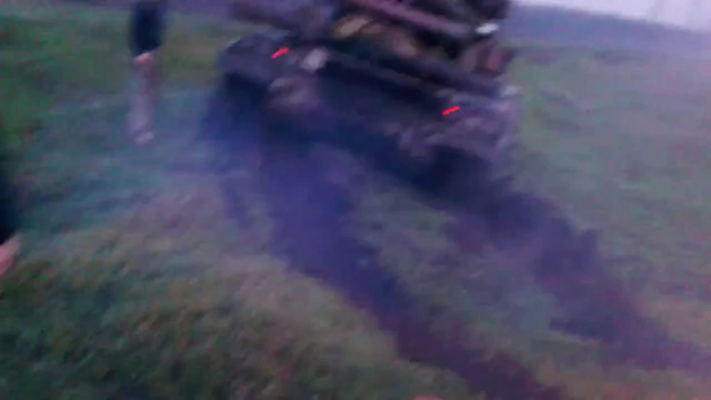 Самооборона захватила танк Т-64. Родинское. 14.04.2014 смотреть онлайн