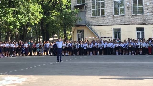 Падаем и взлетаем. Первый звонок в школе№100. Харьков смотреть онлайн