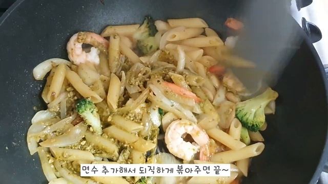 또띠아로 간단하지만 그럴싸한 루꼴라피자~ 코스트코 알미토 체리페퍼 크림치즈 듬뿍~| 김밥, 바질페스토 펜네파스타, 갈비탕, 고구마맛탕, 오이무침, 진미채간장볶음