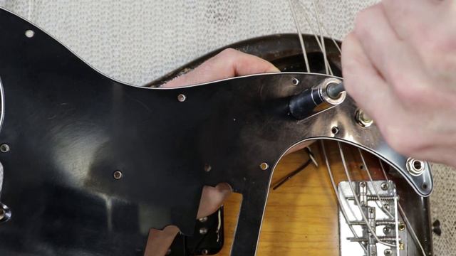 Vintage Fender Bass Guitar Repair and Set Up (Part 2) смотреть онлайн