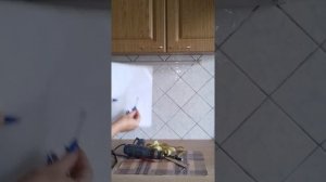 Как прикрепить кронштейн для кухни с крючками к кафельной стене.Часть 1.