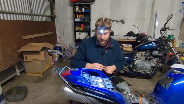 Fitting a SHAD SH34 Top Box | Fitting Kit Issues | I finally have luggage | Yamaha Fazer S2 смотреть онлайн