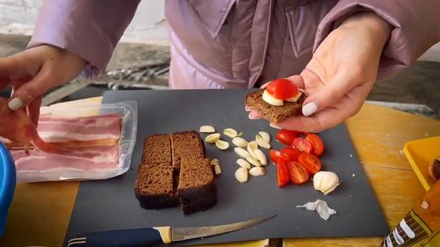 ДАЧНЫЙ ВЛОГ, ПОЛУЧИЛА ПОДАРОК, РЕШАЕМ КАК ПОТРАТИТЬ ДЕНЬГИ, ДЕД С БАБУШКОЙ БУСТЕРНУЛИСЬ смотреть онлайн