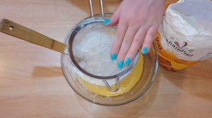 Тыквенные пончики. Но кто угадает в них тыкву? Аппетитные, пушистые и вкусные. Pumpkin doughnuts.