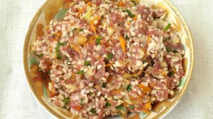 Перец фаршированный, приготовленный с картофелем