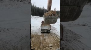 Погрузка самосвалов Экскаватором