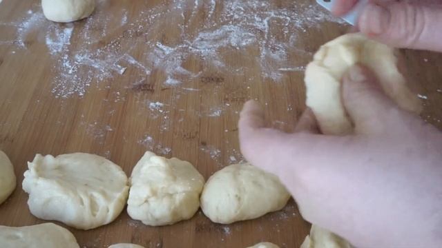 ПИРОЖКИ С ТВОРОГОМ! Не черствеющее тесто! Секрет идеальных ровных пирожков! смотреть онлайн