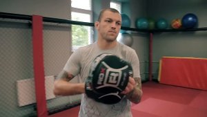 Кикбоксинг. Работа вторым номером. Как научиться показывает Андрей Басынин.