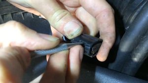 Как разобрать фишку мафа субару (How to disassemble the connector MAF subaru)