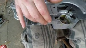 Достаем подшипник из глухого отверстия