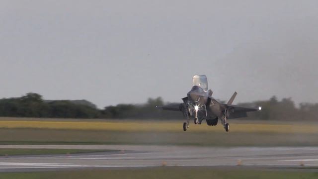 Royal Air Force F-35 LIGHTNING IIs Touch Down at RAF Marham смотреть онлайн