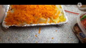 Рыба  с картошкой в духовке . как приготовить горбушу  ?