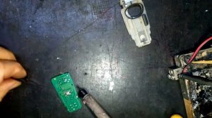 Как разобрать брелок Passat B6