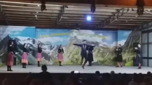 Адыгейский танец. Девушки какие красивые и грациозные!