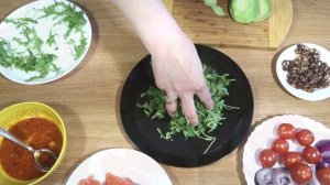 Салат с авокадо, с рукколой, красной рыбой и помидорами: рецепт салата без майонеза пошагово ?