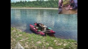 КАК правильно МЫТЬ ЗОЛОТО лотком Показывает опытный старатель