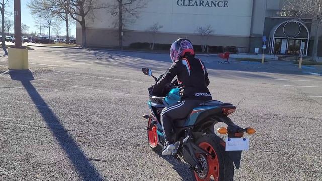 Ms. Squid drops her 2021 Yamaha R3 Electric Teal (not on camera). смотреть онлайн