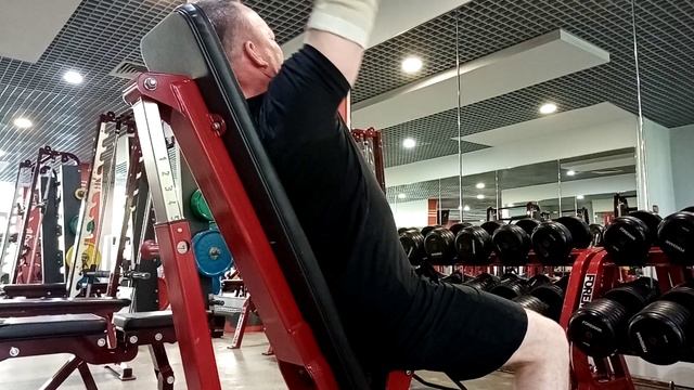 Жим гантелей сидя 30 на 4 смотреть онлайн