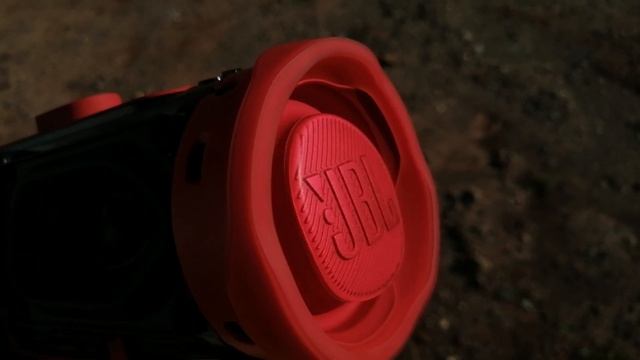 JBL CHARGE 4 BOTTOMS OUT EXTREMLY