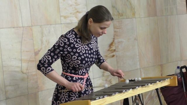 Юлия Лопатина @ М.Курская 26.04.2017 (6) смотреть онлайн