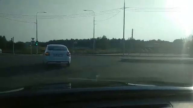 В г. Колпино на Рубежном шоссе Хавал врезался в забор. смотреть онлайн