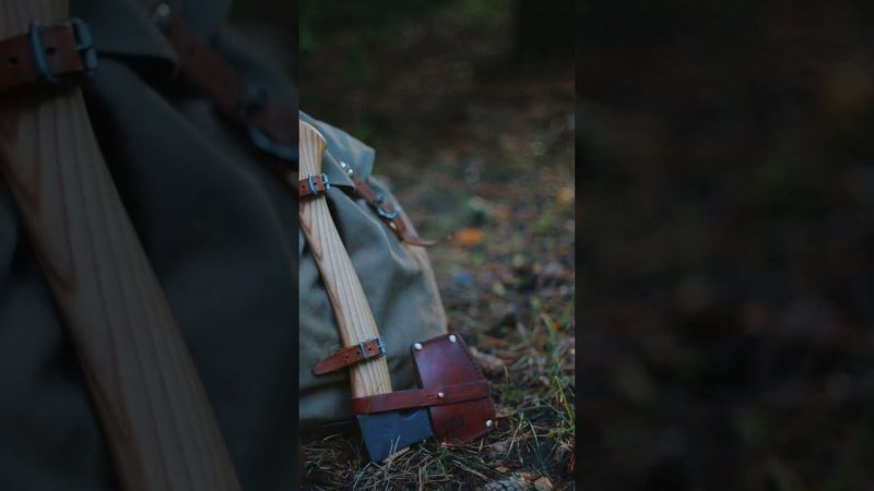 Егерь на рюкзаке #axe #bushcraft #forging