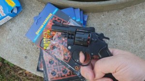 Пистолет с пистонами Распаковка Обзор и тест Toy Cap Gun Revolver   Loud weapon Toy