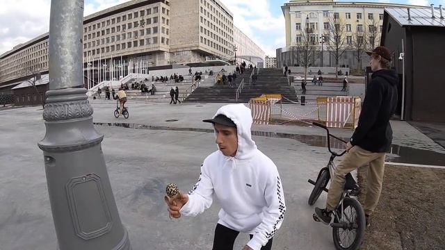 Разборки с охраной в парке Горького | Новые споты в Москве | перила не для BMX смотреть онлайн