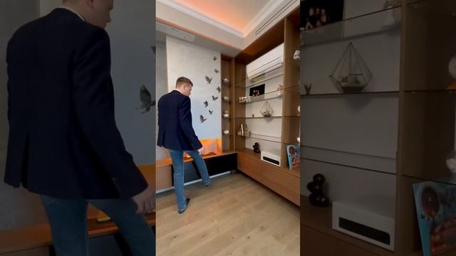 Мебель в гостиной #дизайнерскаямебель #мебельназаказ #интерьер #шкафдопотолка #встроеннаямебель