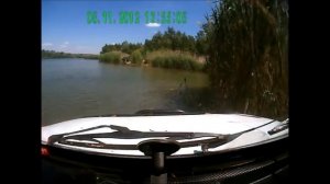 Нива преодолевает брод.wmv