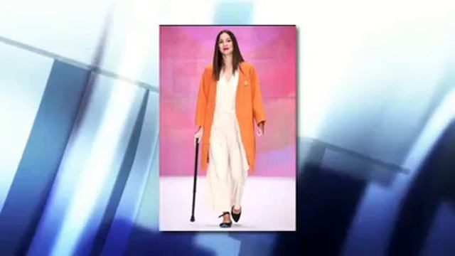 Девушка из Старой Каменки приняла участие в необычном модном показе смотреть онлайн