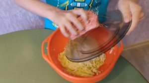 Оладьи из кабачков с мясным фаршем. Быстро,вкусно,сытно! Блюдо для любителей кабачков!